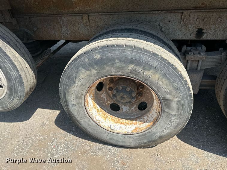 image for item DS2258 1995 Ford L8000  dump truck