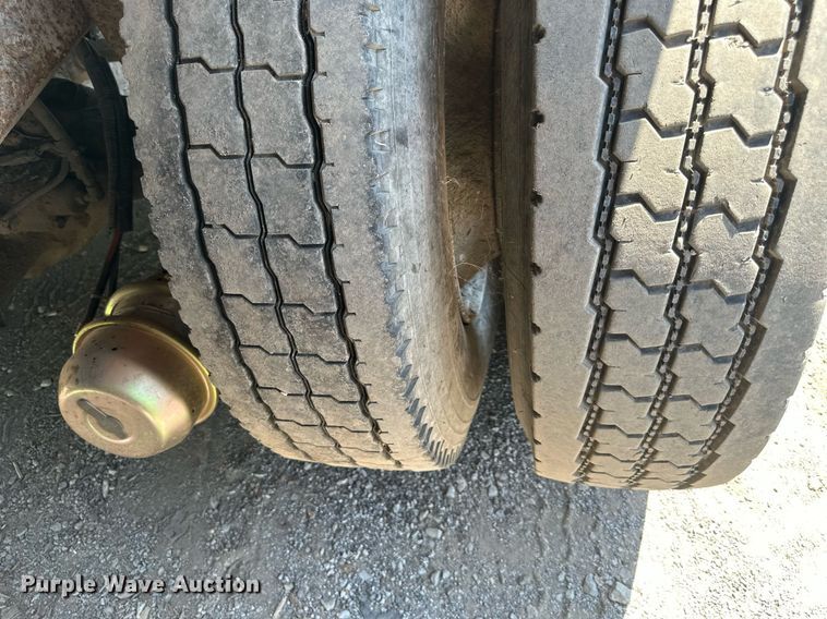 image for item DS2258 1995 Ford L8000  dump truck