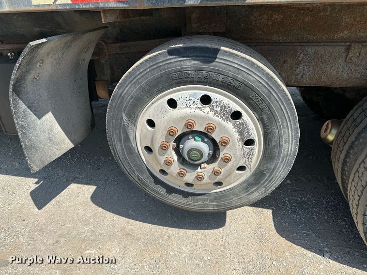 image for item DS2258 1995 Ford L8000  dump truck