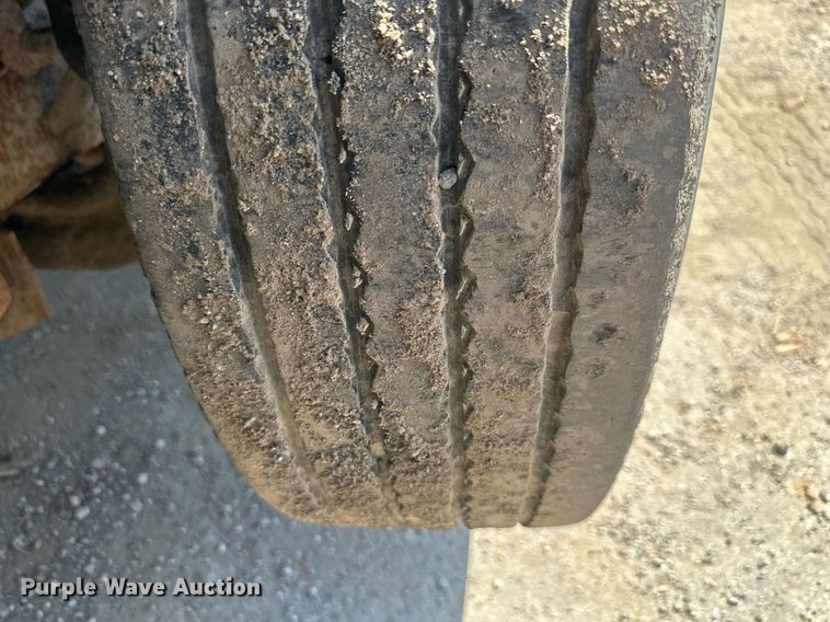 image for item DS2258 1995 Ford L8000  dump truck