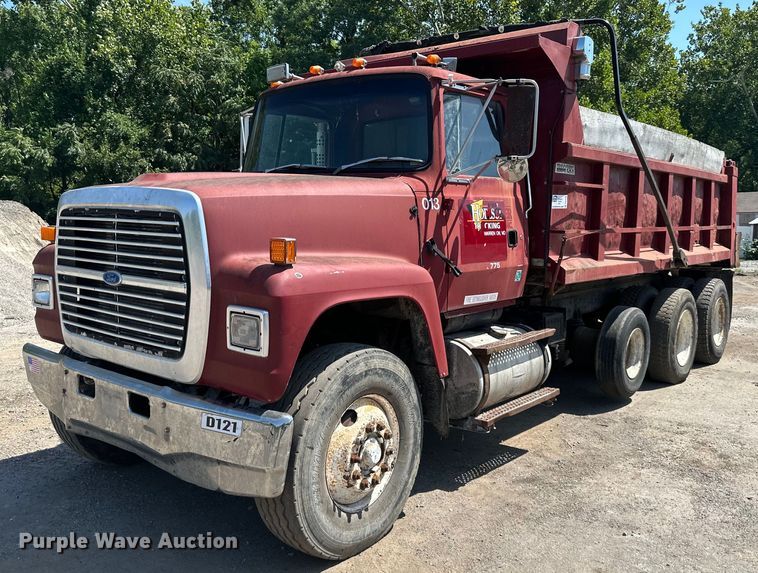 image for item DS2259 1993 Ford LT8000  dump truck