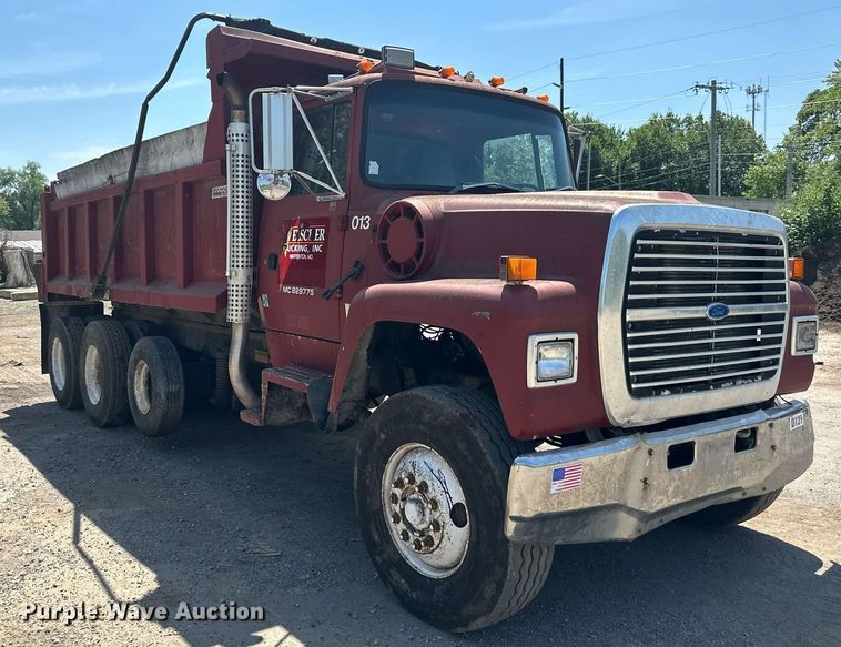 image for item DS2259 1993 Ford LT8000  dump truck