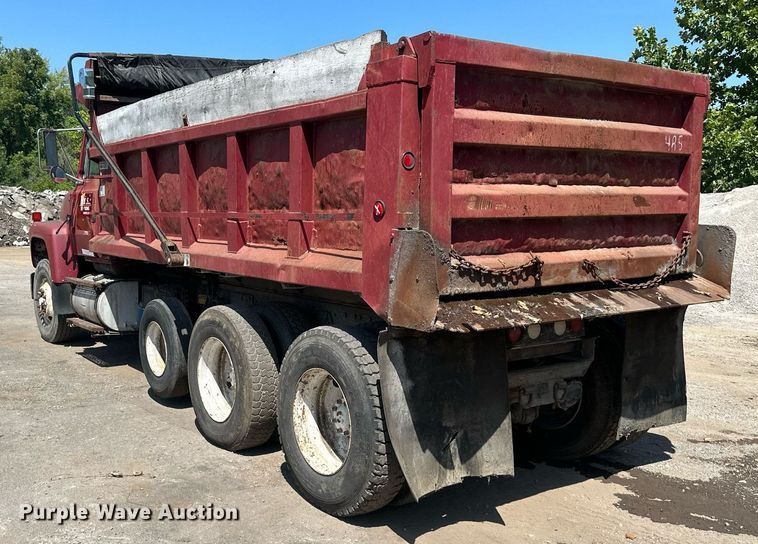 image for item DS2259 1993 Ford LT8000  dump truck