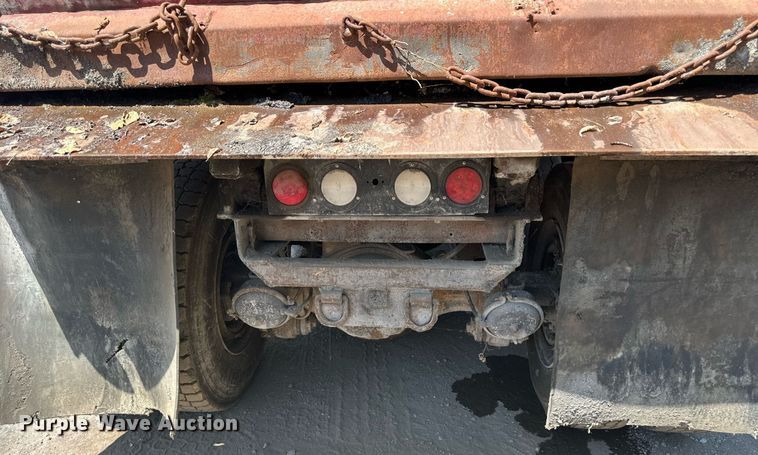 image for item DS2259 1993 Ford LT8000  dump truck