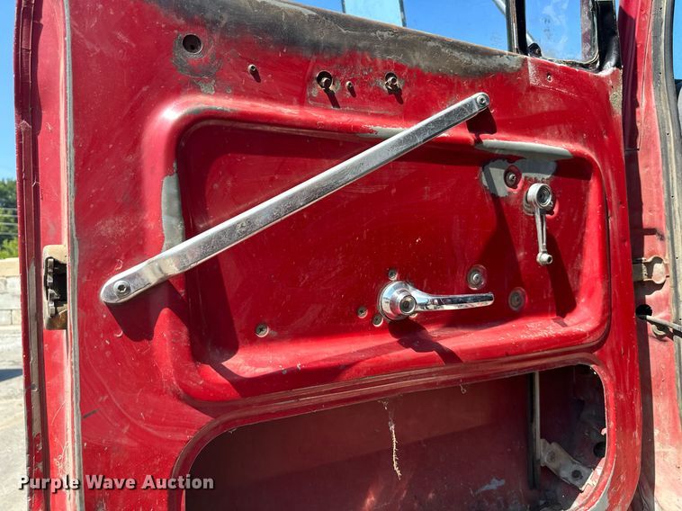 image for item DS2259 1993 Ford LT8000  dump truck