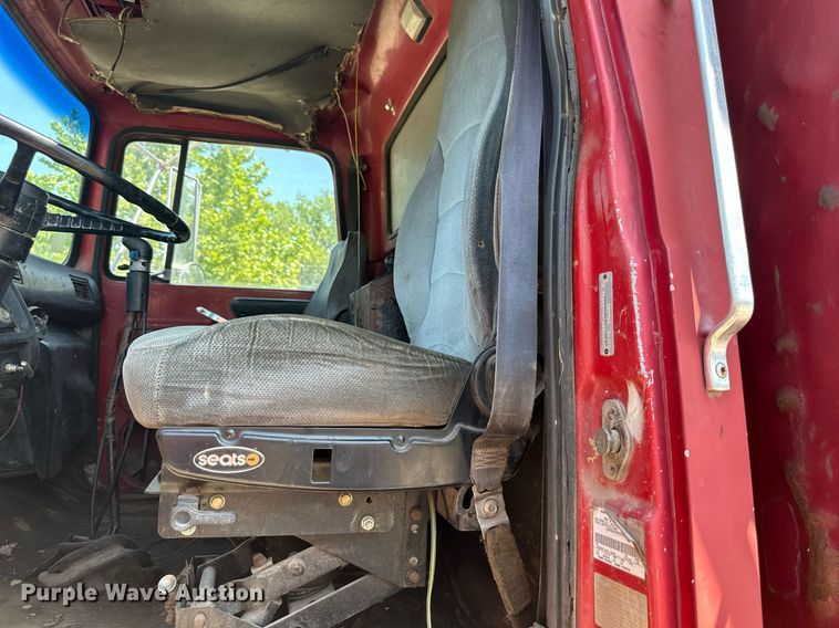 image for item DS2259 1993 Ford LT8000  dump truck