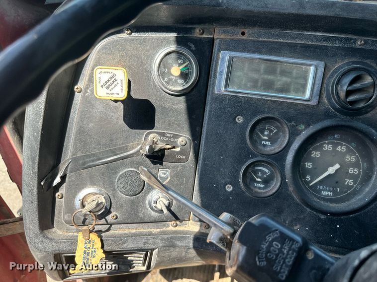 image for item DS2259 1993 Ford LT8000  dump truck