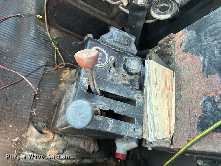 image for item DS2259 1993 Ford LT8000  dump truck