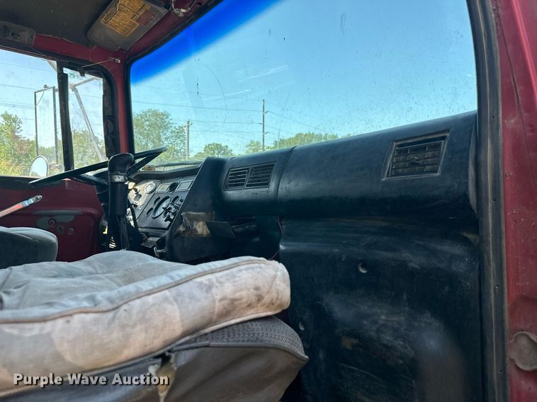 image for item DS2259 1993 Ford LT8000  dump truck