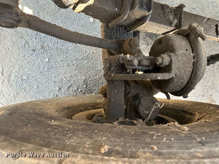 image for item DS2259 1993 Ford LT8000  dump truck