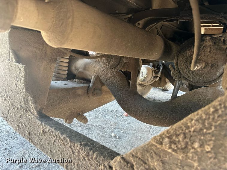 image for item DS2259 1993 Ford LT8000  dump truck