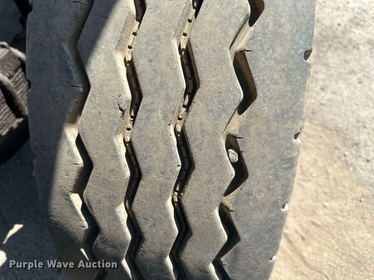 image for item DS2259 1993 Ford LT8000  dump truck