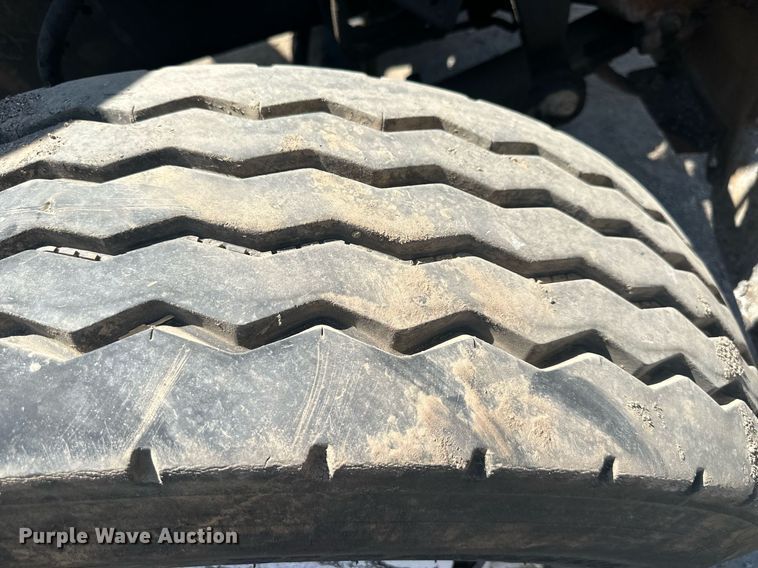 image for item DS2259 1993 Ford LT8000  dump truck