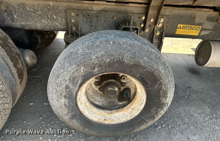 image for item DS2259 1993 Ford LT8000  dump truck