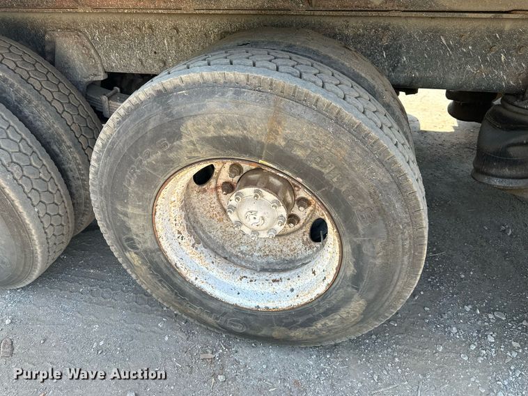 image for item DS2259 1993 Ford LT8000  dump truck