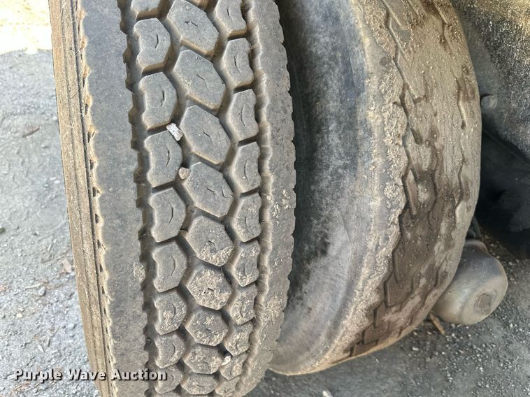 image for item DS2259 1993 Ford LT8000  dump truck