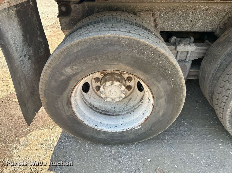 image for item DS2259 1993 Ford LT8000  dump truck