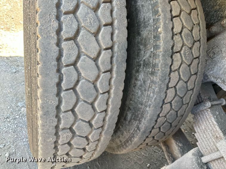 image for item DS2259 1993 Ford LT8000  dump truck