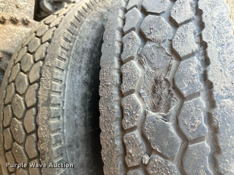 image for item DS2259 1993 Ford LT8000  dump truck