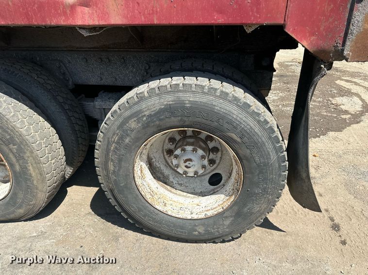 image for item DS2259 1993 Ford LT8000  dump truck