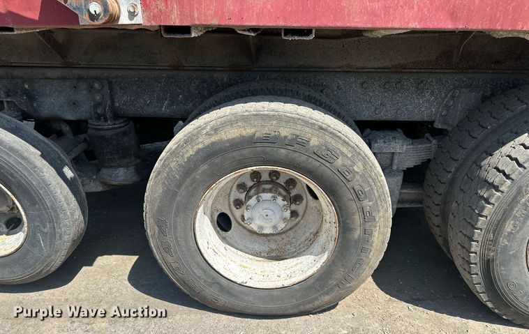 image for item DS2259 1993 Ford LT8000  dump truck