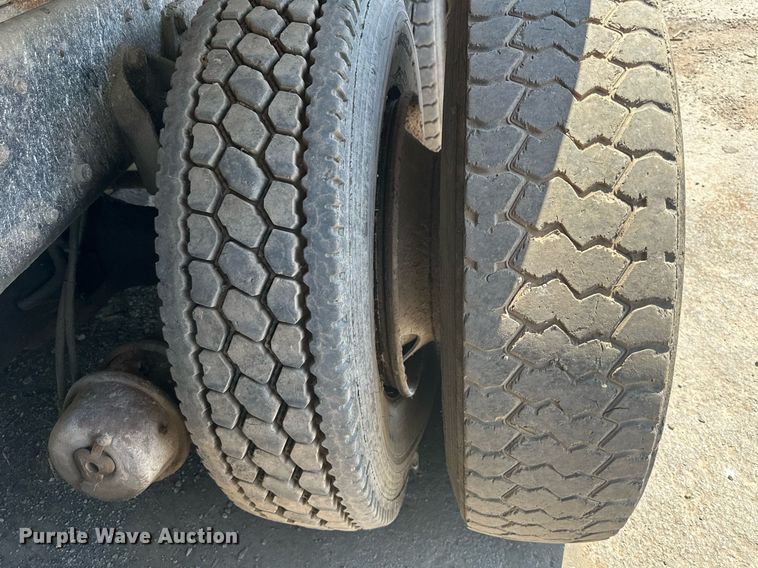 image for item DS2259 1993 Ford LT8000  dump truck