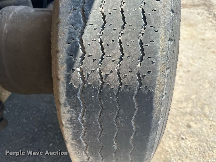 image for item DS2259 1993 Ford LT8000  dump truck