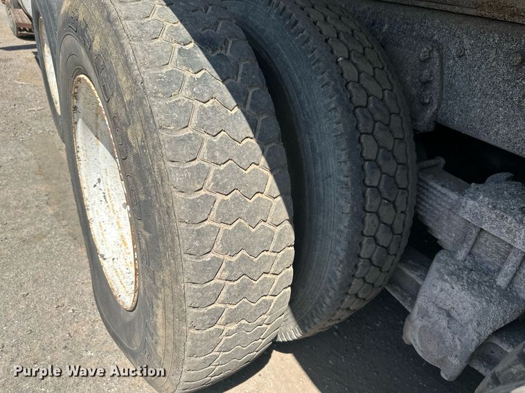 image for item DS2259 1993 Ford LT8000  dump truck