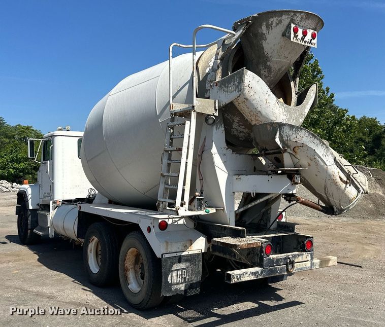 image for item DS2260 1994 International F5070  ready mix truck
