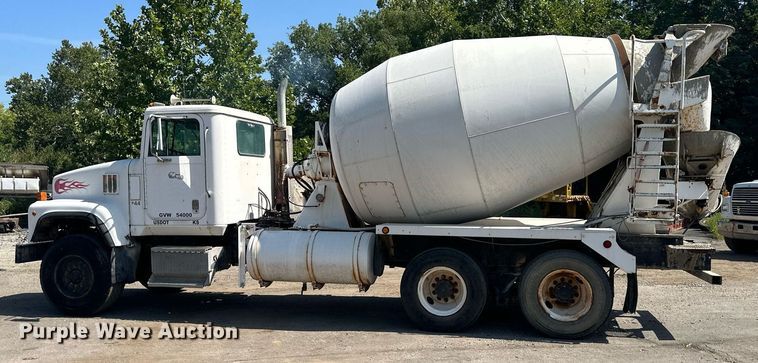image for item DS2260 1994 International F5070  ready mix truck