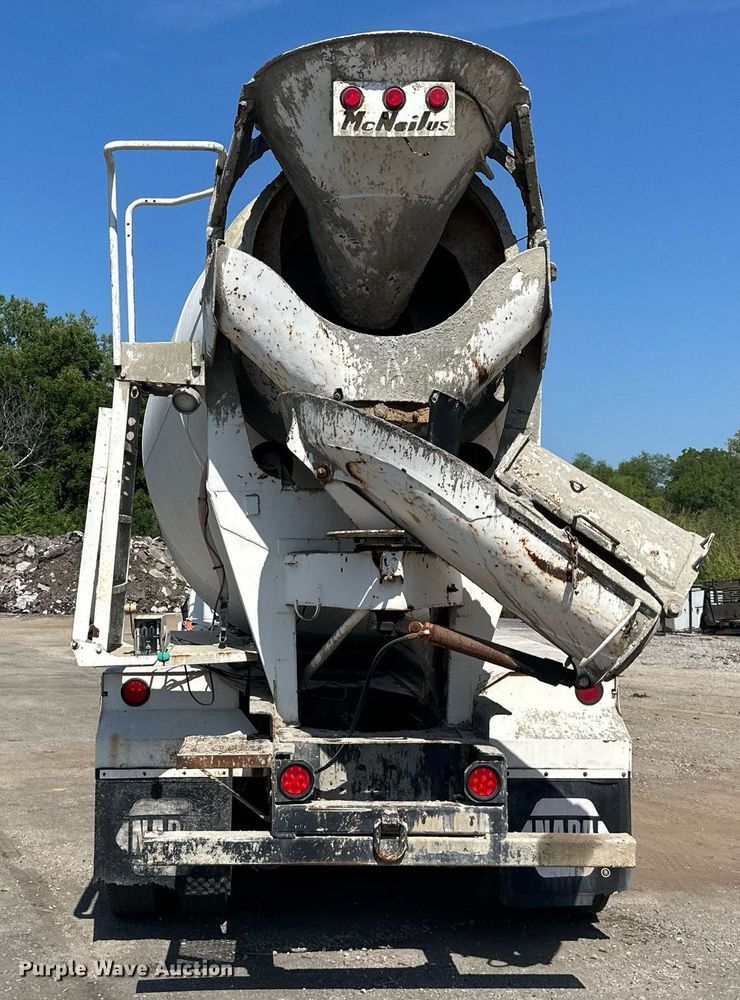 image for item DS2260 1994 International F5070  ready mix truck