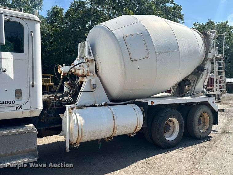 image for item DS2260 1994 International F5070  ready mix truck