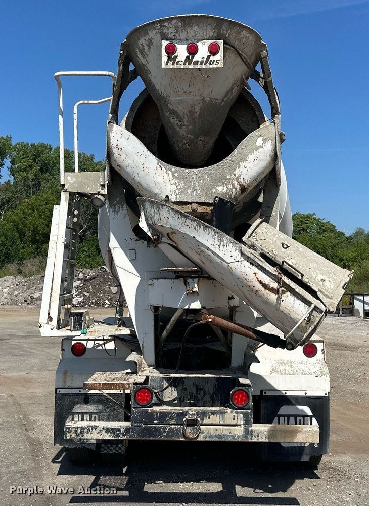 image for item DS2260 1994 International F5070  ready mix truck