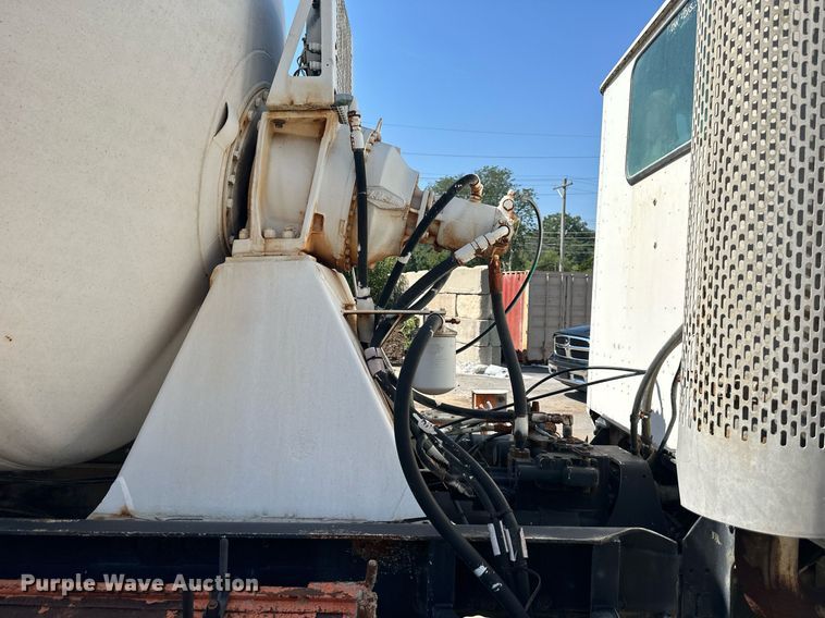 image for item DS2260 1994 International F5070  ready mix truck