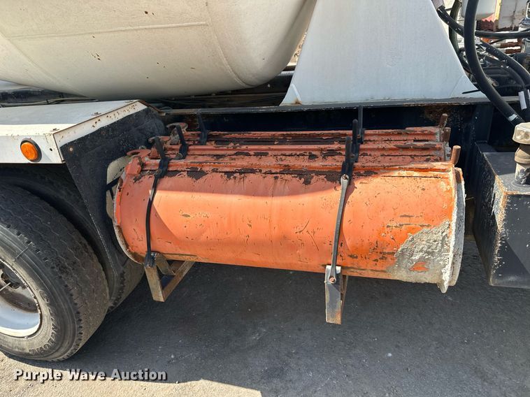 image for item DS2260 1994 International F5070  ready mix truck