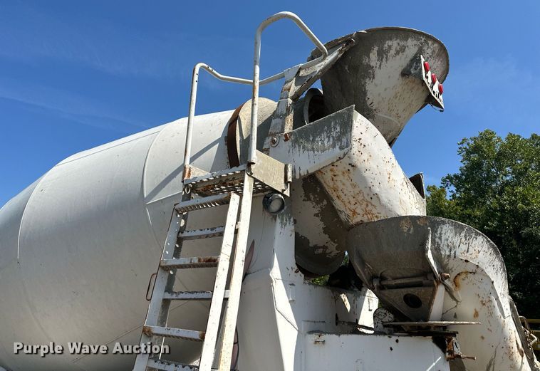 image for item DS2260 1994 International F5070  ready mix truck