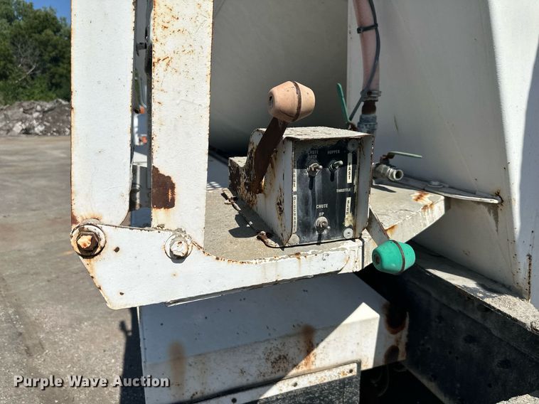 image for item DS2260 1994 International F5070  ready mix truck