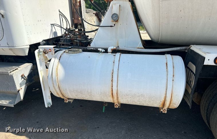 image for item DS2260 1994 International F5070  ready mix truck