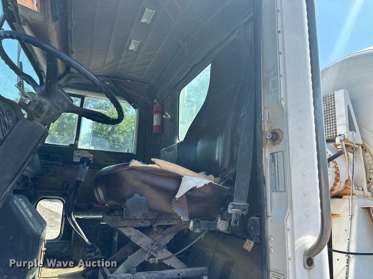 image for item DS2260 1994 International F5070  ready mix truck