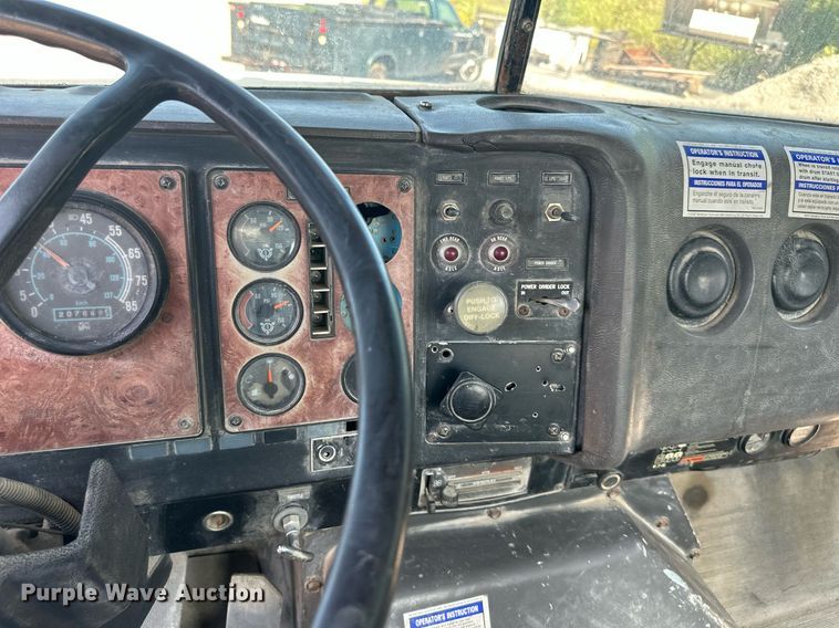 image for item DS2260 1994 International F5070  ready mix truck