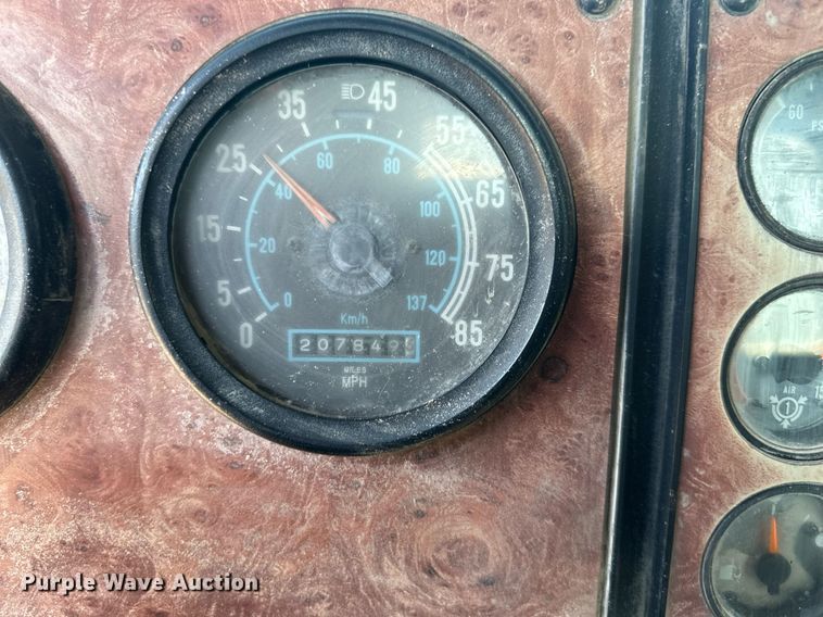 image for item DS2260 1994 International F5070  ready mix truck