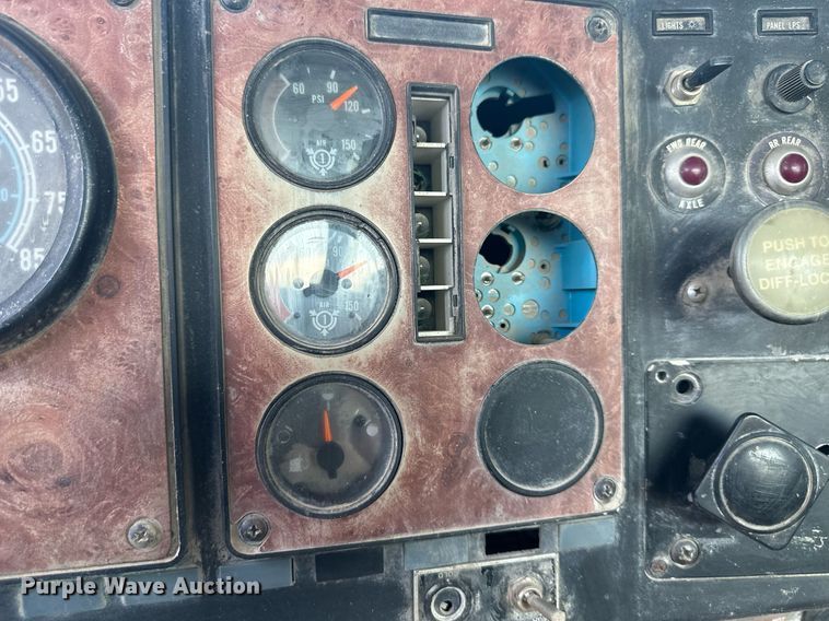 image for item DS2260 1994 International F5070  ready mix truck