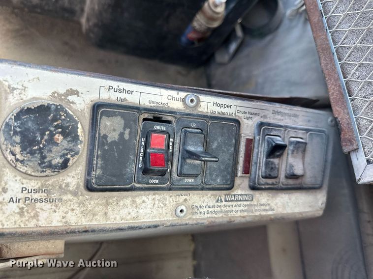 image for item DS2260 1994 International F5070  ready mix truck