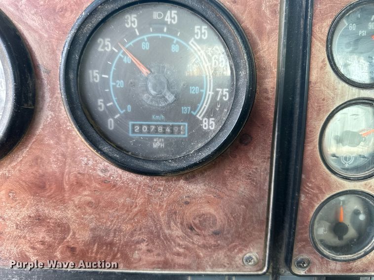 image for item DS2260 1994 International F5070  ready mix truck