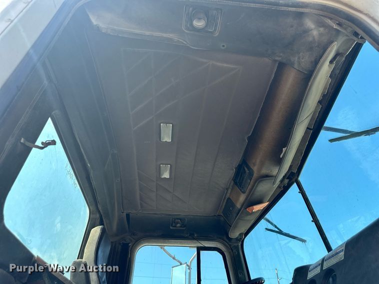 image for item DS2260 1994 International F5070  ready mix truck