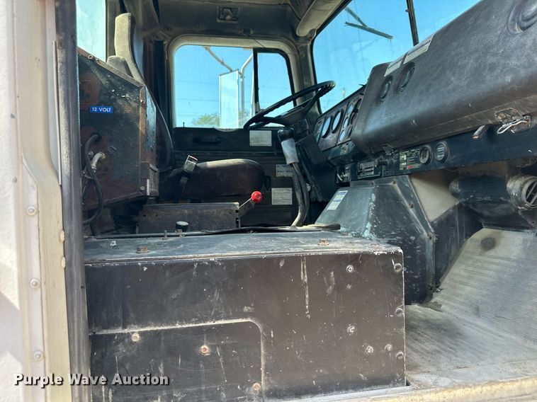 image for item DS2260 1994 International F5070  ready mix truck