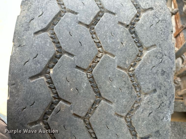 image for item DS2260 1994 International F5070  ready mix truck