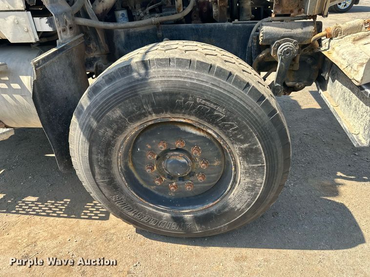 image for item DS2260 1994 International F5070  ready mix truck