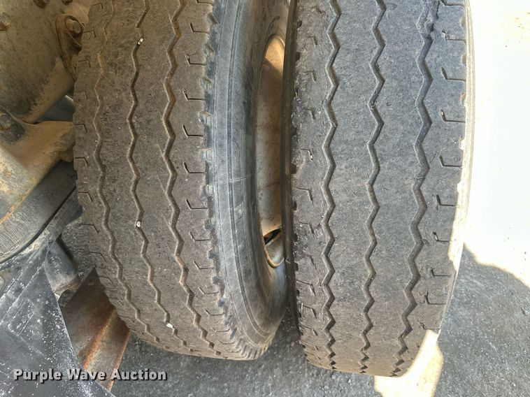 image for item DS2260 1994 International F5070  ready mix truck