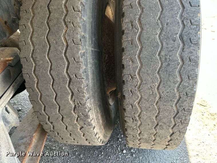 image for item DS2260 1994 International F5070  ready mix truck